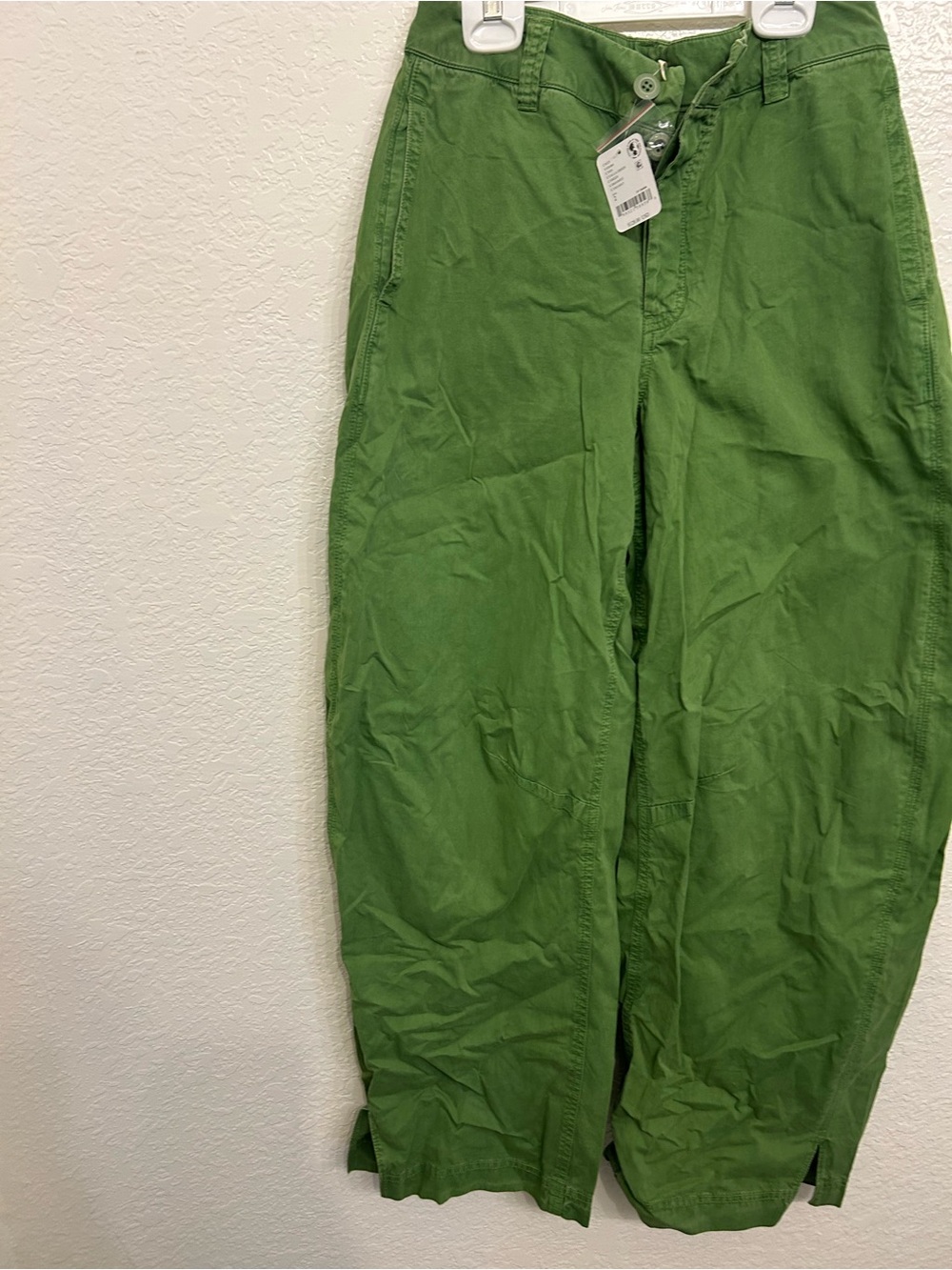 Free people size 2 green barrel chino never worn call green